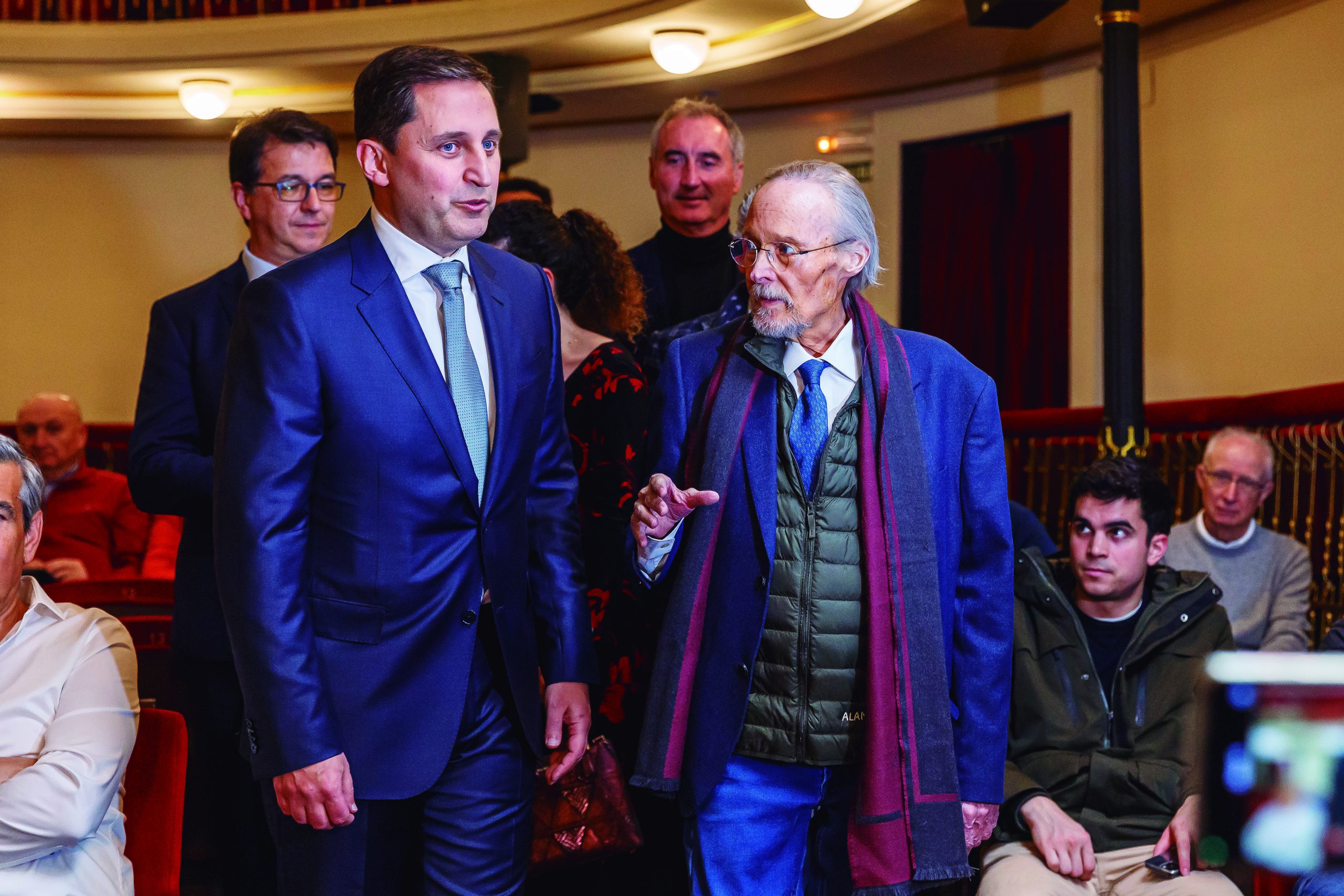 Josep Piqué (D), junto al director general adjunto de Caja Viva Caja Rural de Segovia, José María Chaparro (C).