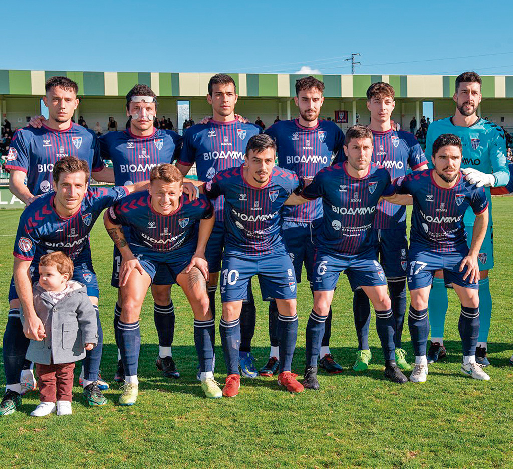 Equipo de la Segoviana que jugó el pasado domingo frente al Navalcarnero./ LUIS HORCAJADA