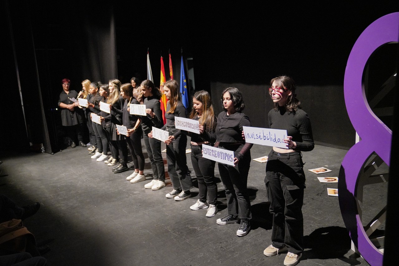 Mensajes por el 8-M, desde la Sala 'Julio Michel' de l Centro de Creación de La Cárcel. / MIGUEL ÁNGEL FERNÁNDEZ