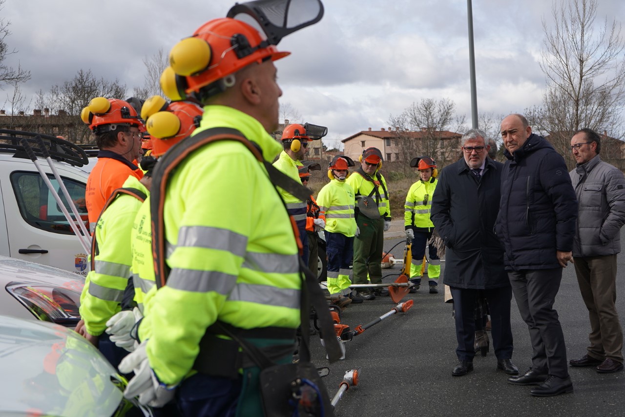 Miguel Ángel de Vicente, presidente de la Diputación, visita a las cuadrillas.