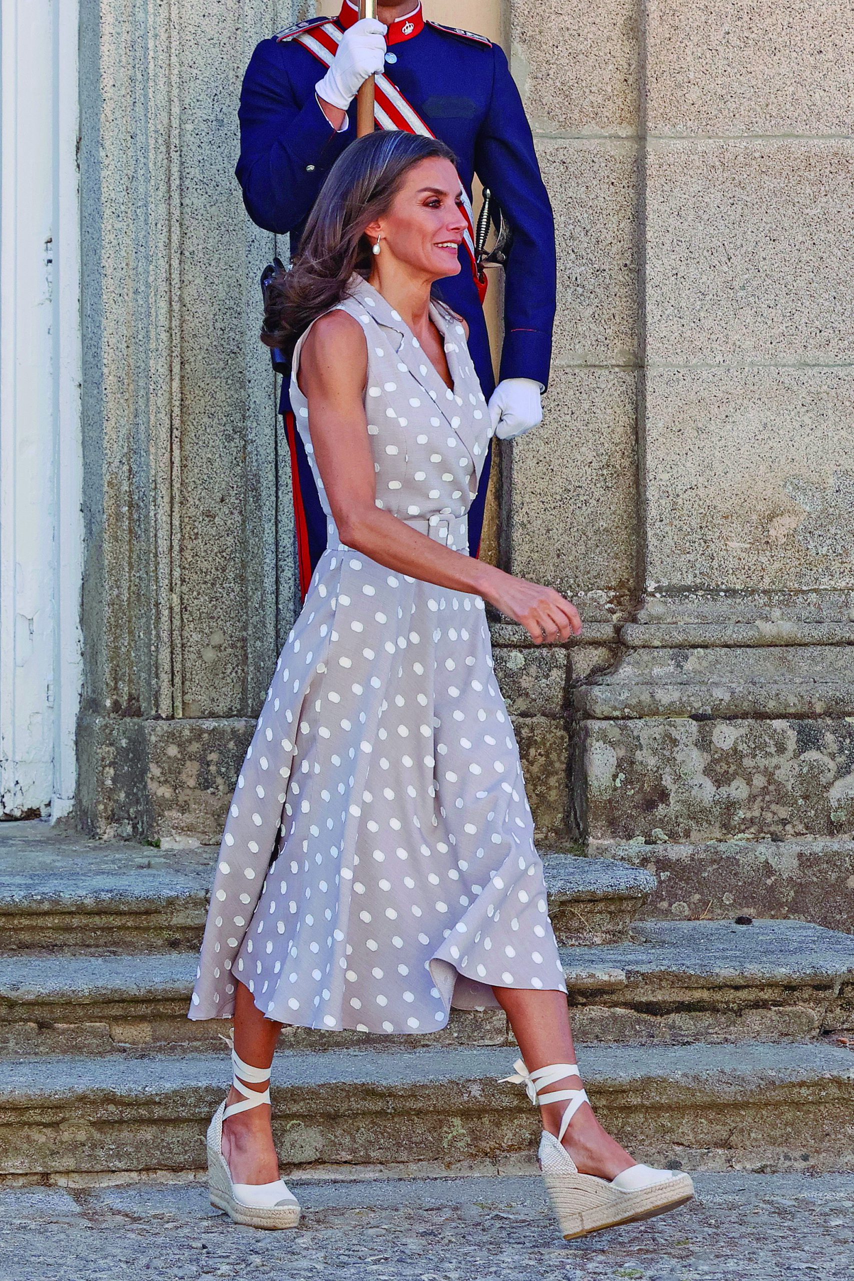 La reina Letizia, en una visita a La Granja. / EFE