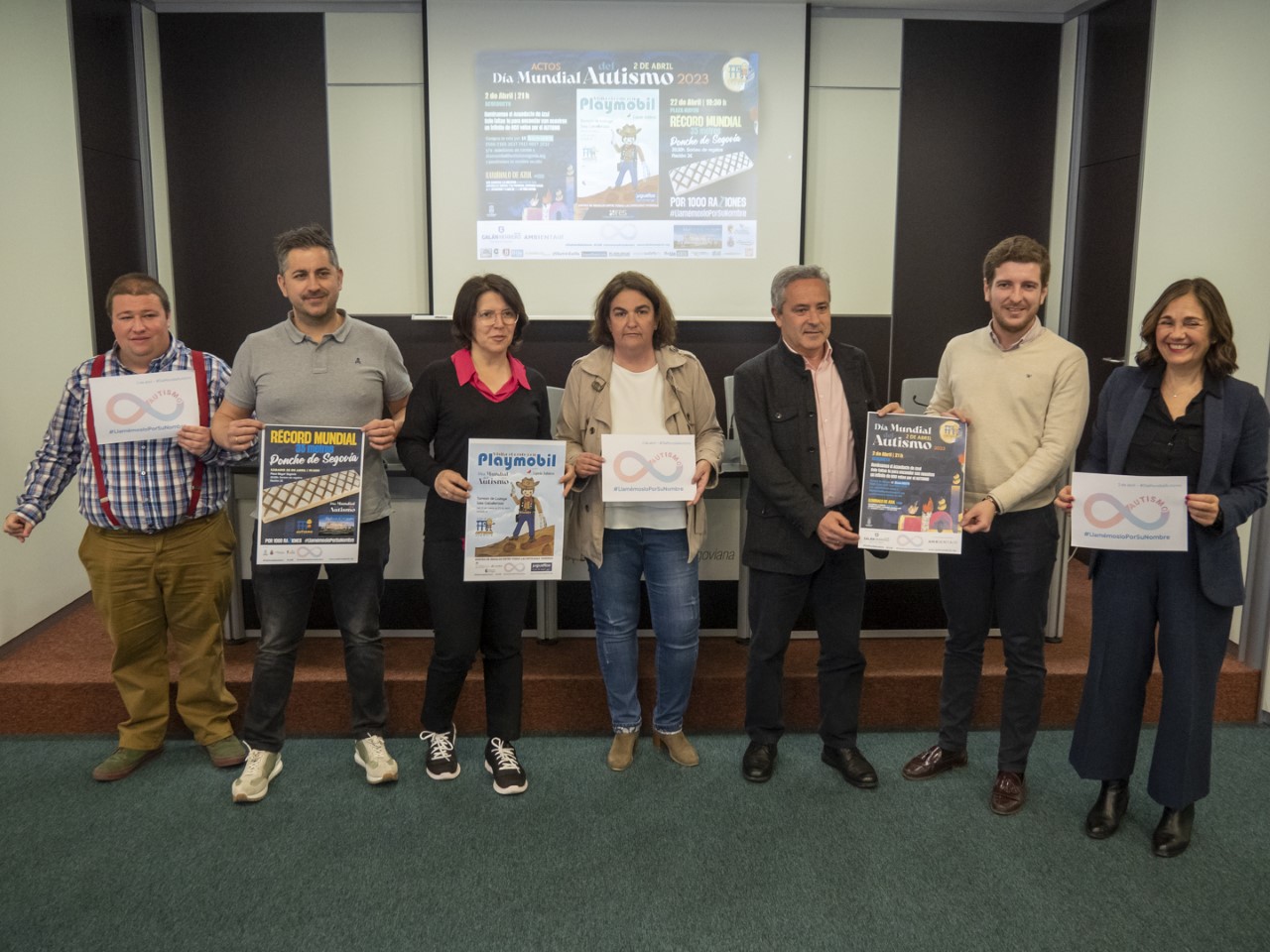 Autismo busca un nuevo récord mundial, el ponche segoviano más grande con 35 metros de longitud 1 Presentación de los actos conmemorativos del Día Mundial del Autismo. / Cristina Bernabé