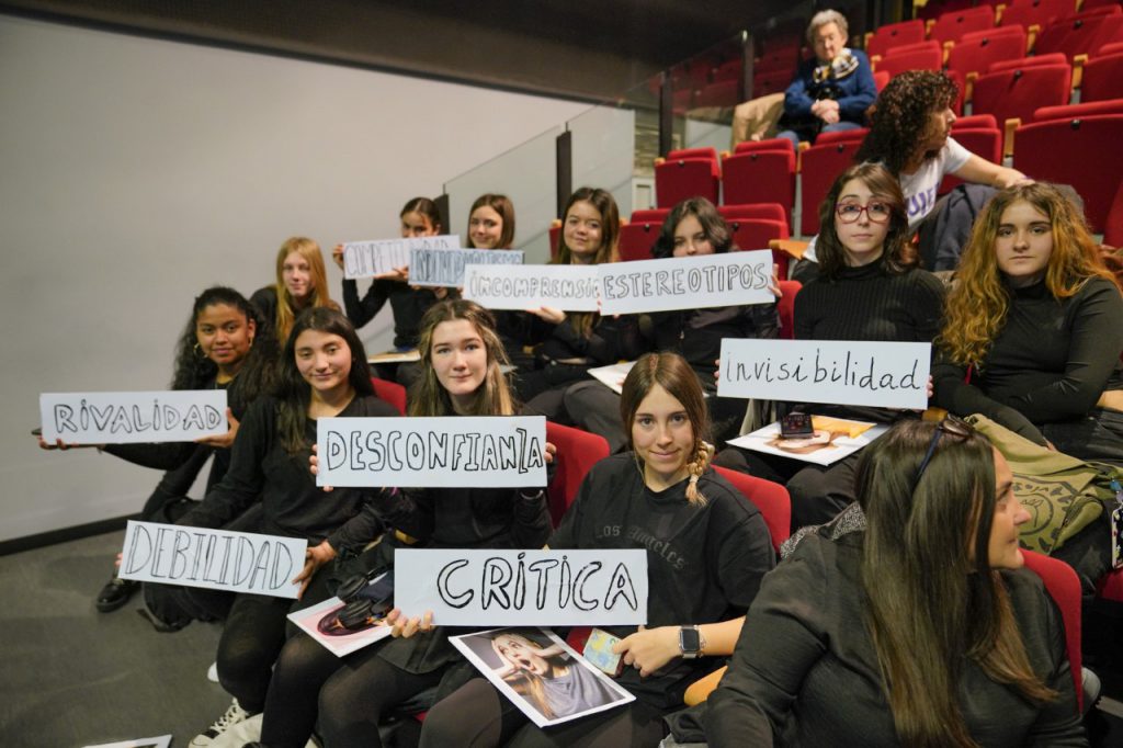 Mensajes por una sociedad cuidadora y de apoyo a las mujeres 3 Mensajes por el 8-M, desde la Sala 'Julio Michel' de l Centro de Creación de La Cárcel. / MIGUEL ÁNGEL FERNÁNDEZ