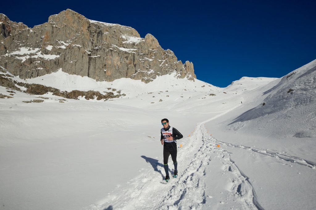Borja Martín, durante la prueba de raquetas de nieve en Picos de Europa.