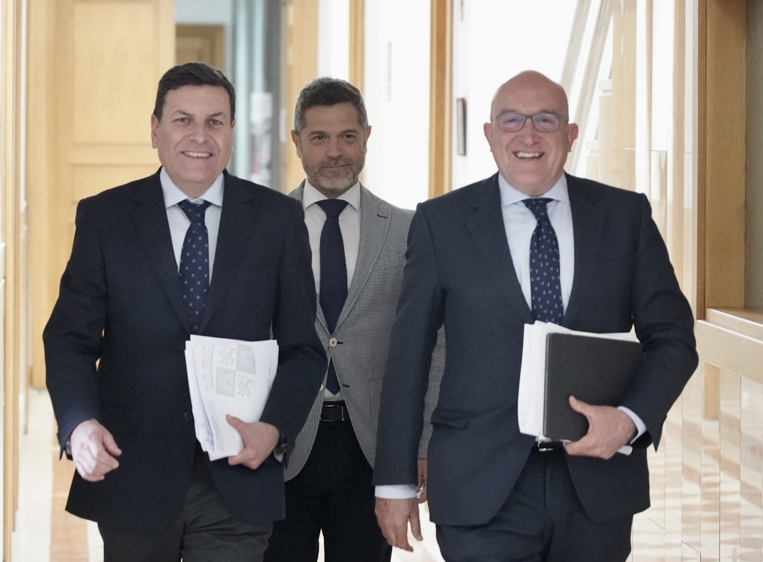 Carlos Fernández Carriedo y Jesús Julio Carnero comparecen tras el Consejo de Gobierno. / Eduardo Margareto