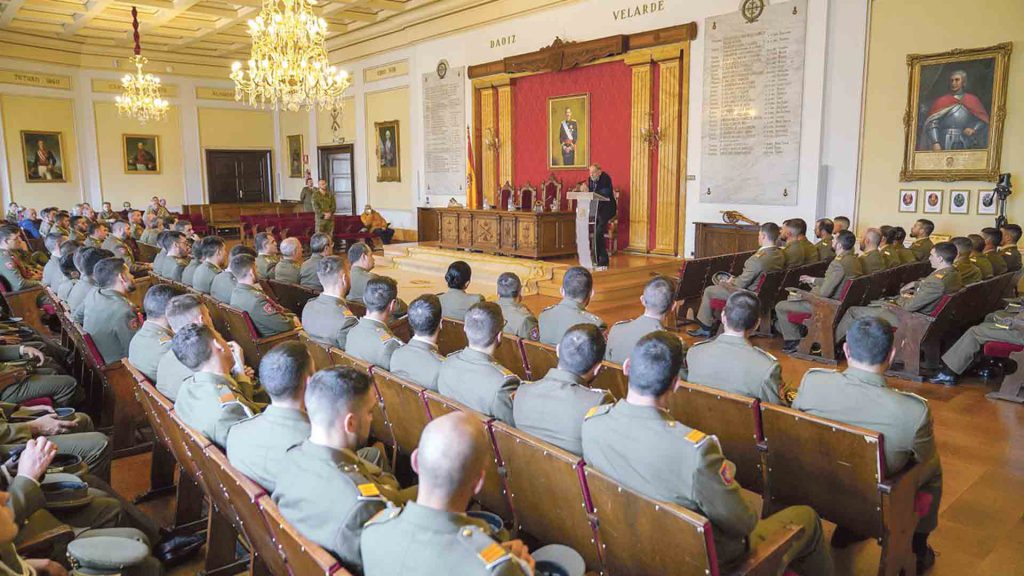 Solana destaca el papel “interdependiente” del mundo en defensa de Europa 2 Éxito de participación en el Ciclo de Estudios Europeos. / MIGUEL ÁNGEL FERNÁNDEZ