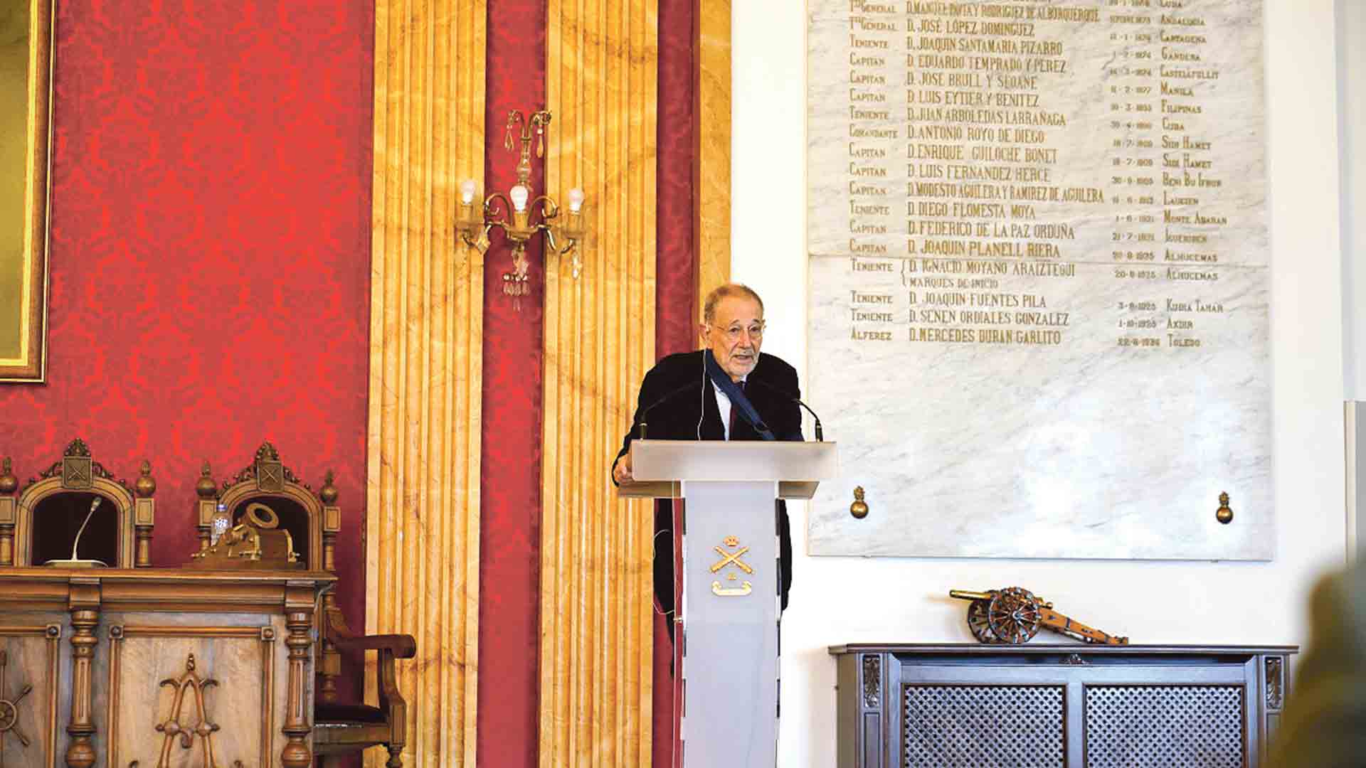Javier Solana imparte una conferencia en Artillería. / MIGUEL ÁNGEL FERNÁNDEZ