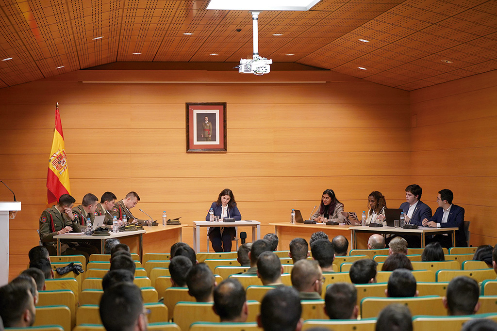 La actividad se enmarca en la estrecha colaboración entre las dos instituciones educativas con sede en Segovia. Roberto Arribas.