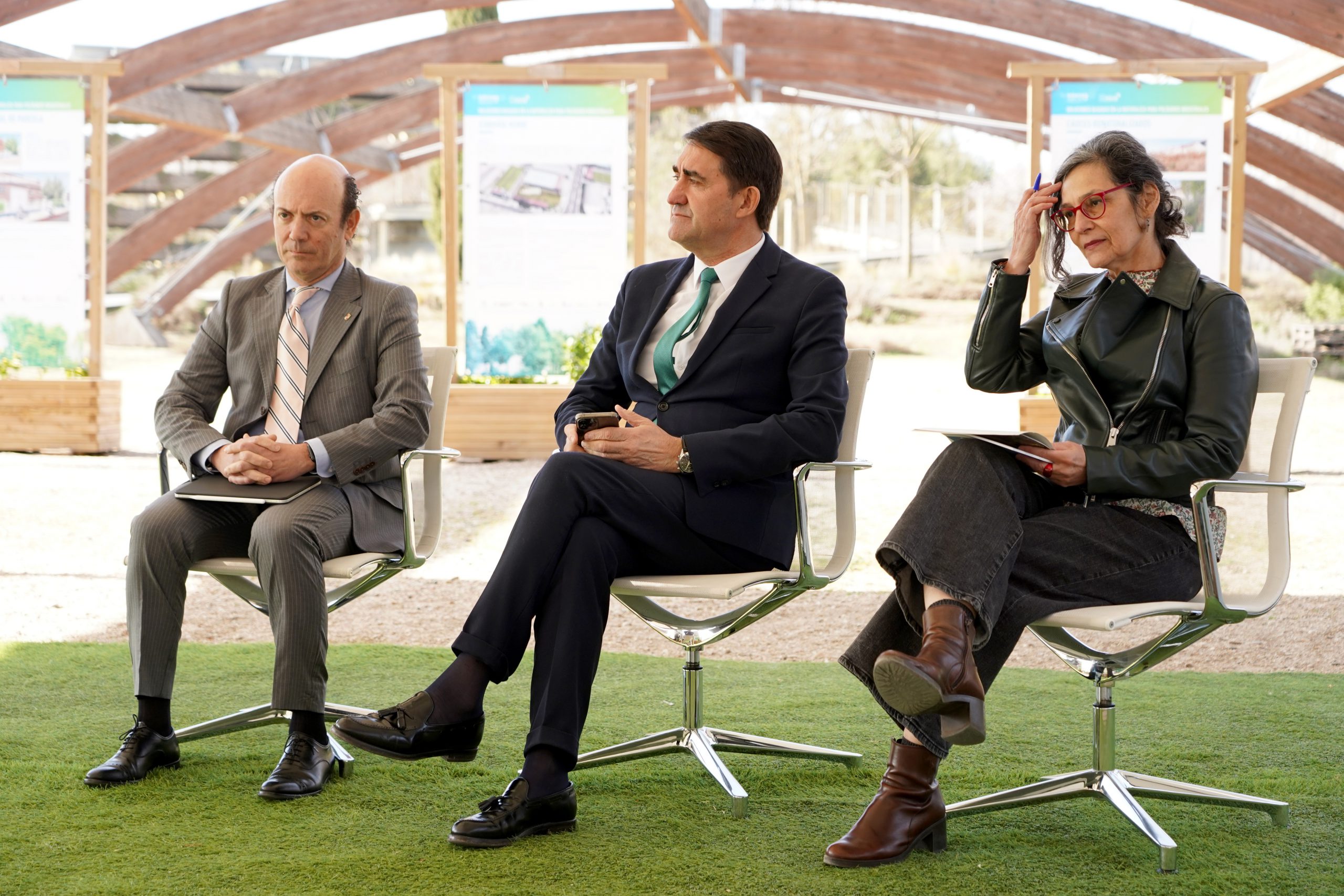 Jesús García-Cruces, Suárez Quiñones y la Directora de Europarc presentaron ayer el programa en Valladolid. / Leticia Pérez