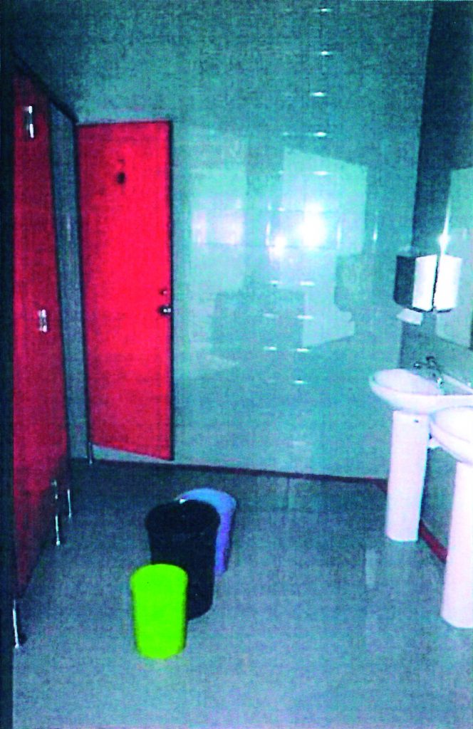 Inspección de Trabajo confirma las deficiencias en el Centro de Visitantes 3 FOTO 1 BANOS