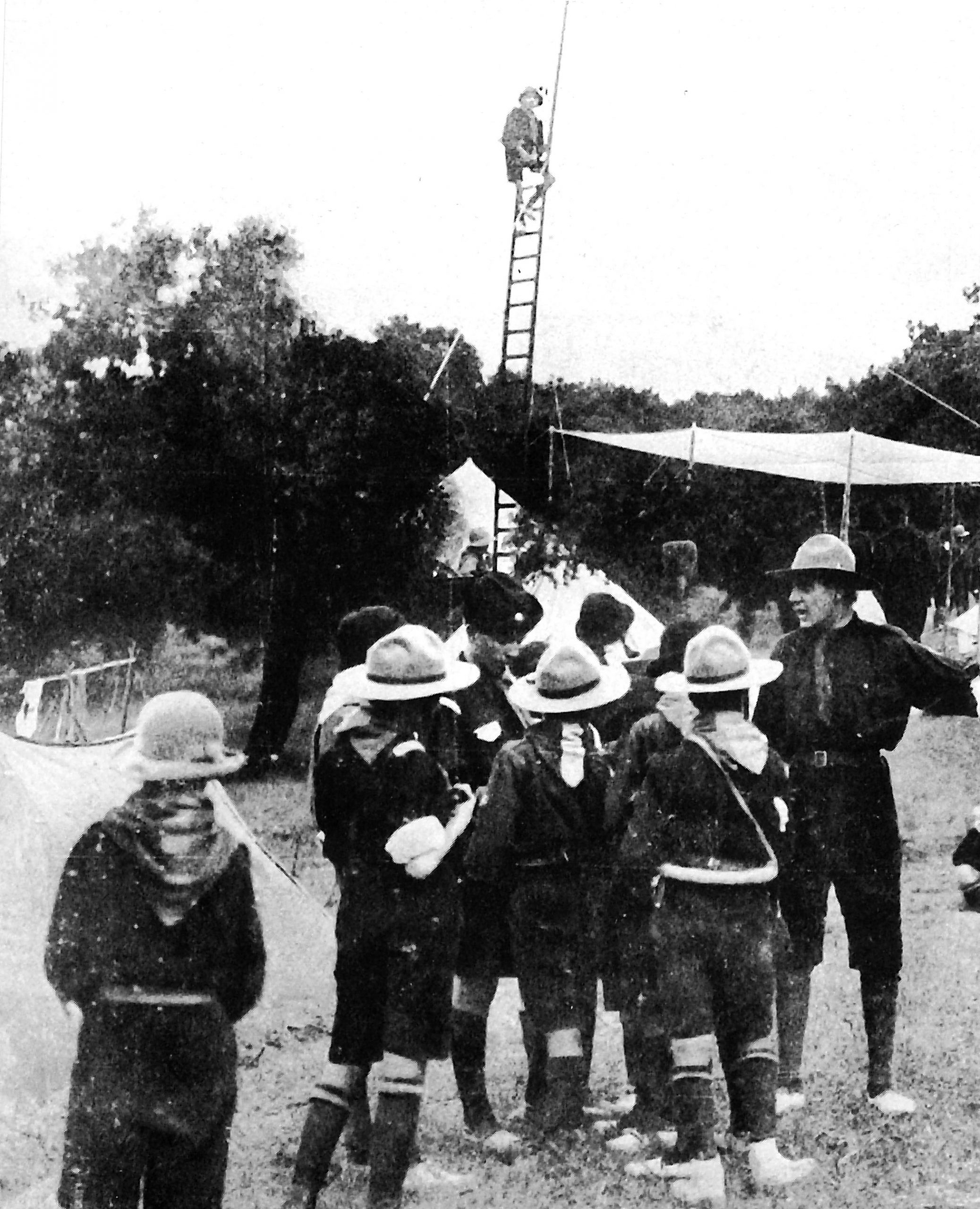 El día en que llegaron los deportes modernos a Segovia 3 Concentración Nacional de boy-scouts en Riofrío. Mundo Gráfico: 1-VII-1914.