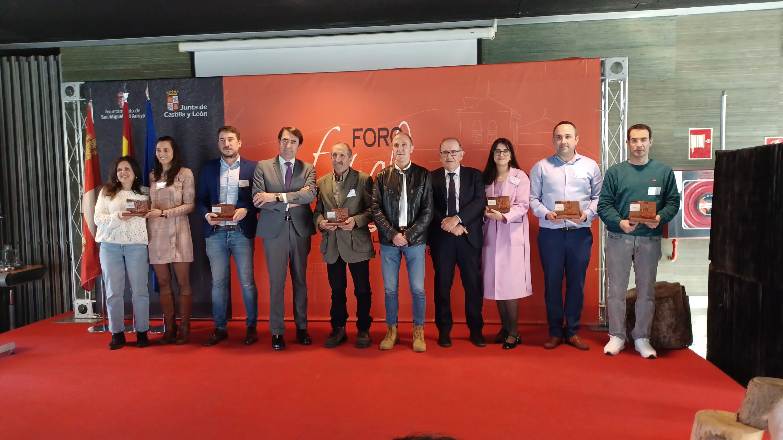 El Consejero de Medio Ambiente y Ordenación del Territorio hace entrega de los premios Fuentes Claras. / JCYL