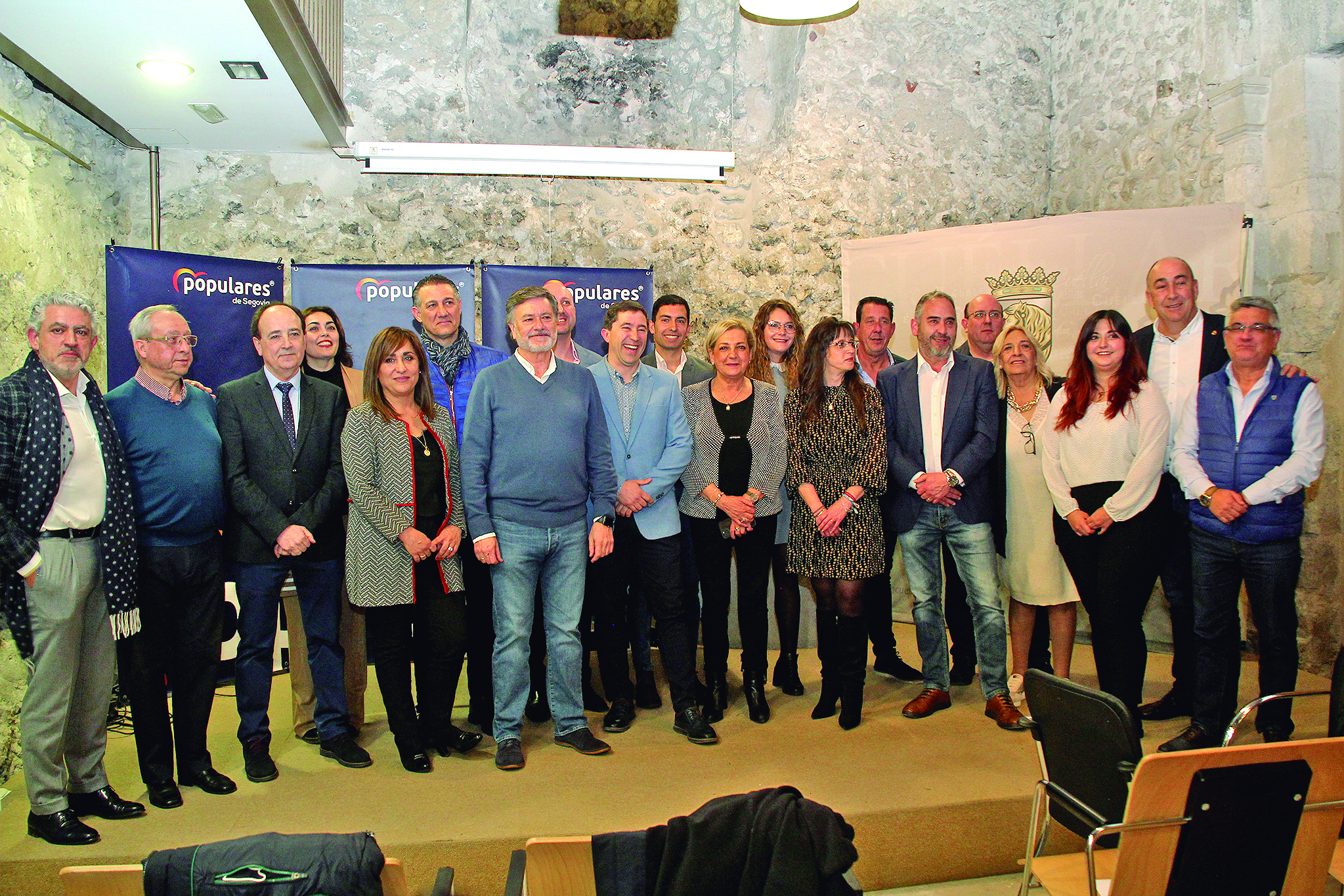 Foto de grupo de presentación de la candidatura del PP por Cuéllar este 2023.