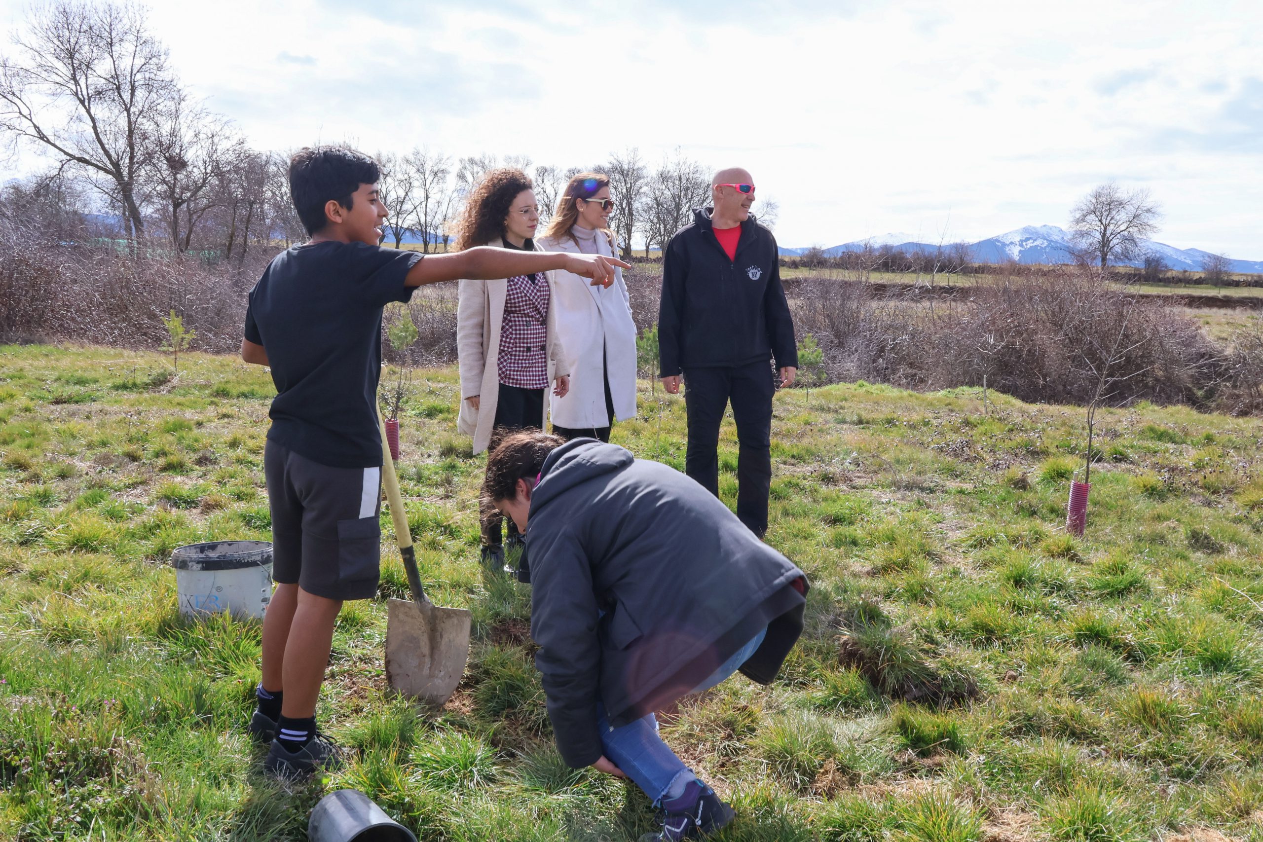 Un momento de la plantación que se desarrolló ayer.