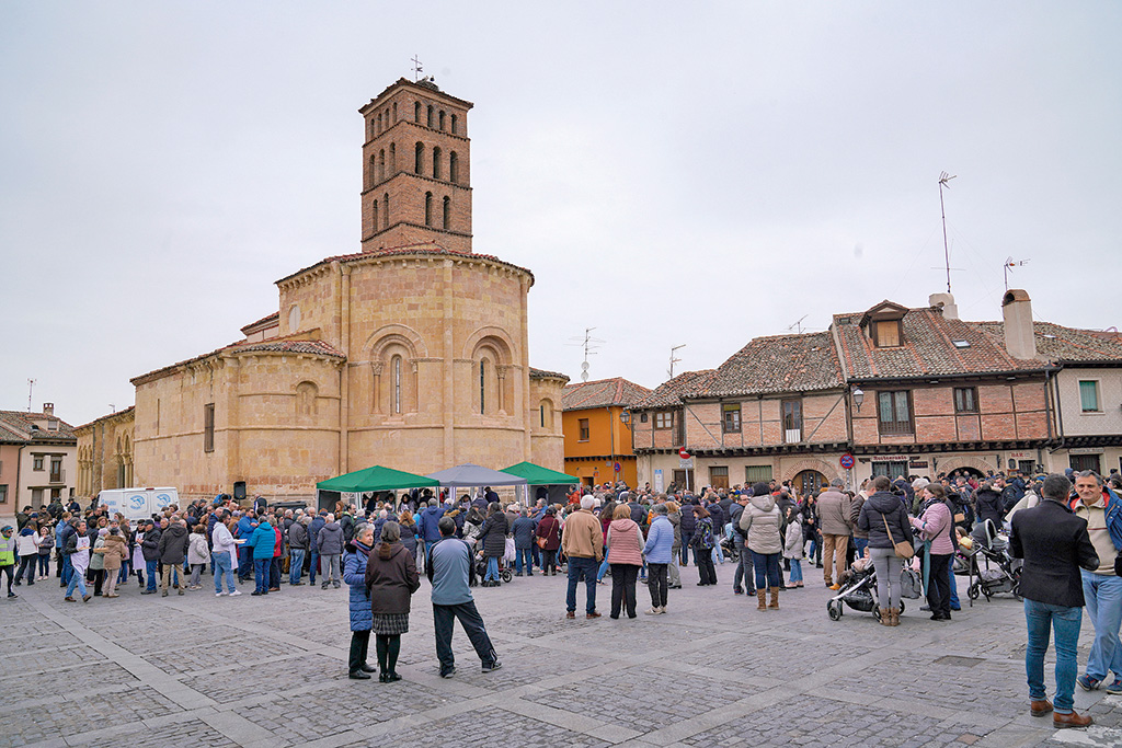 La Plaza de San Lorenzo registró una gran animación. / Miguel Ángel Fernández