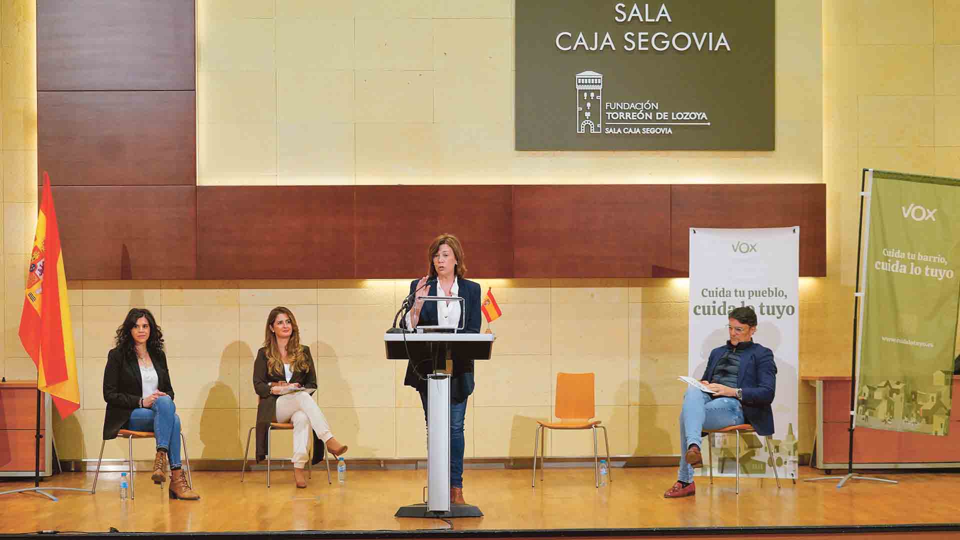 Núñez interviene en presencia de Jiménez, Suárez y Arévalo. / Miguel Ángel Fernández