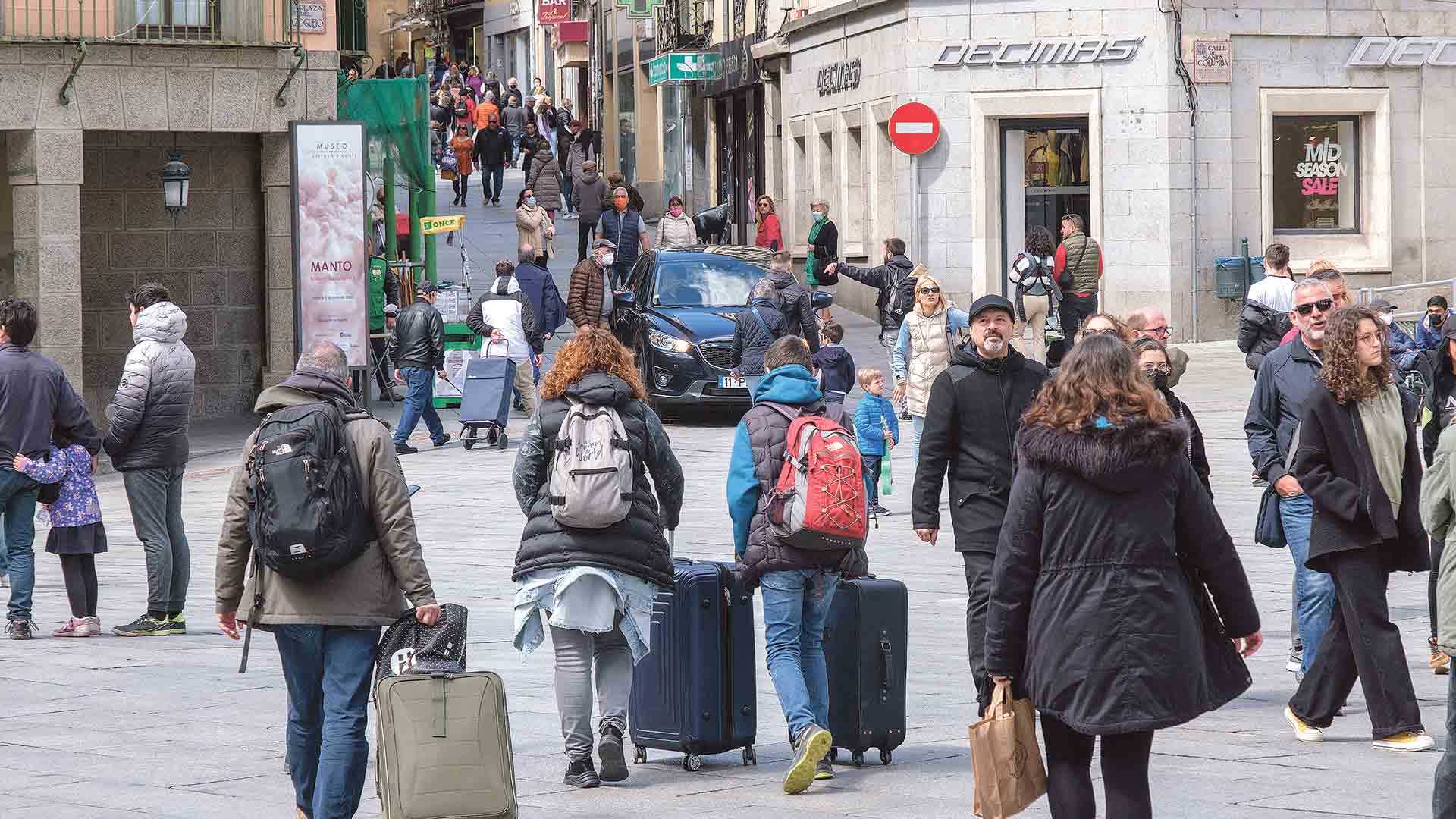Turistas por Segovia. / KAMARERO
