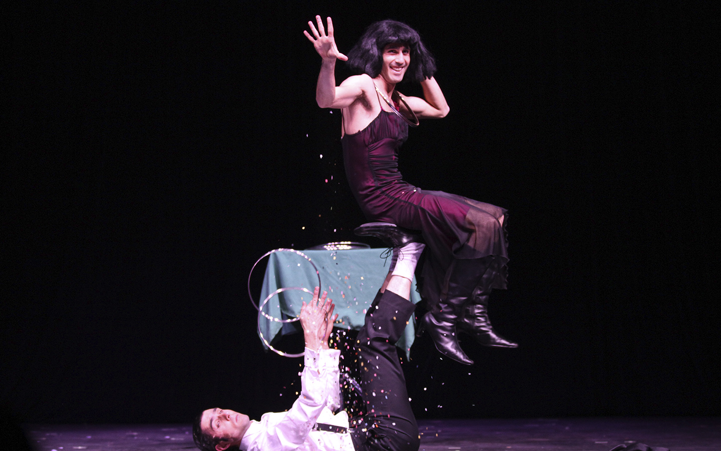 Los belgas Doble Mandoble actuarán en la gala de inauguración el día 6 de julio.