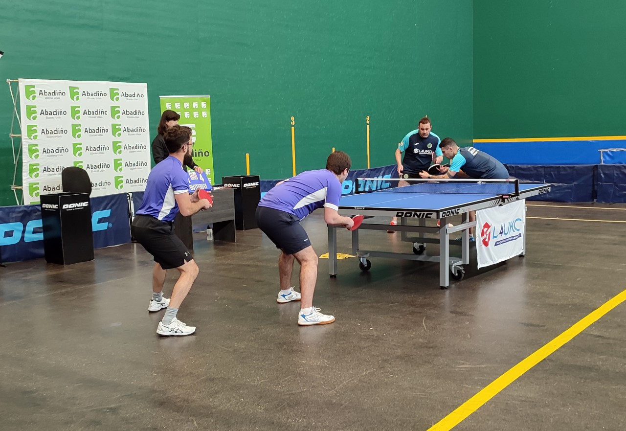 Fernando García y Míkel Izkue, en el dobles decisivo en Abadiño. / SEGHOS ETM