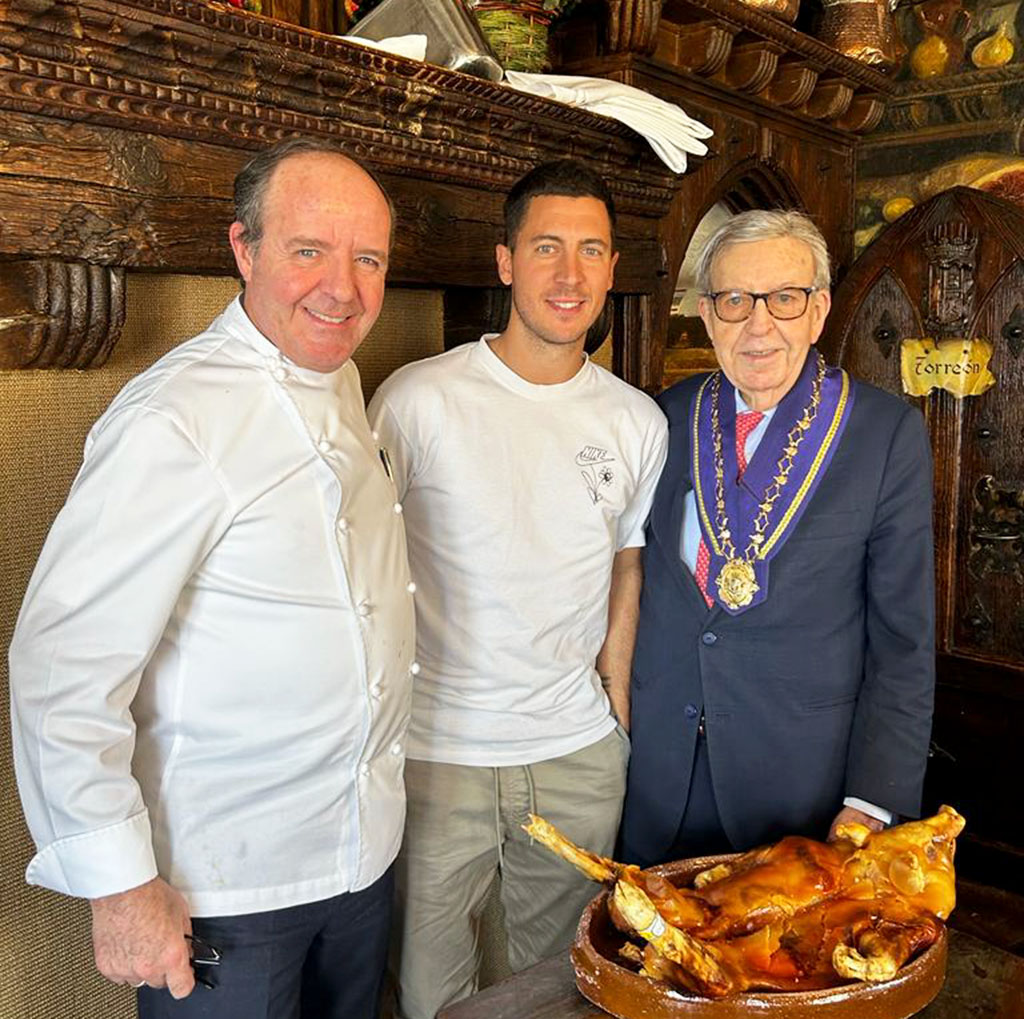 El jugador del Real Madrid Eden Hazard visita Segovia 3 Eden Hazard, en el Mesón de Cándido. / @MESÓNDECÁNDIDO