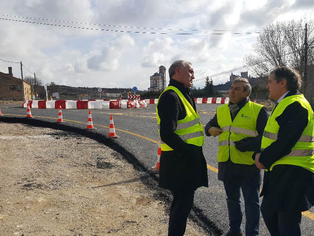 El director general de Carreteras e Infraestructuras, Jesús Puerta, visita las obras de modernización y mejora en las carreteras CL-607 y CL-605 de Segovia