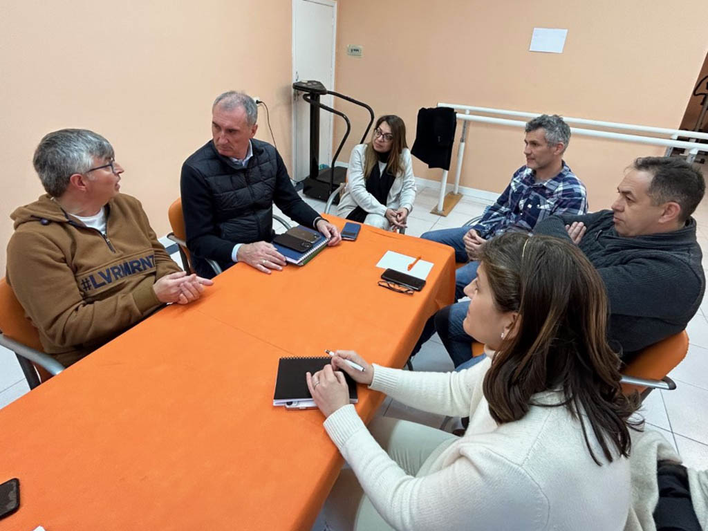 Encuentro con miembros de la dirección de la Asociación Segoviana de Esclerosis Múltiple.