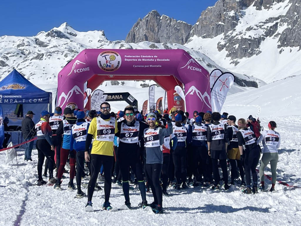 Miguel Fresnillo, Borja Martín y Francisco Javier García-Vaquero, en la Snow Run de los Picos de Europa.