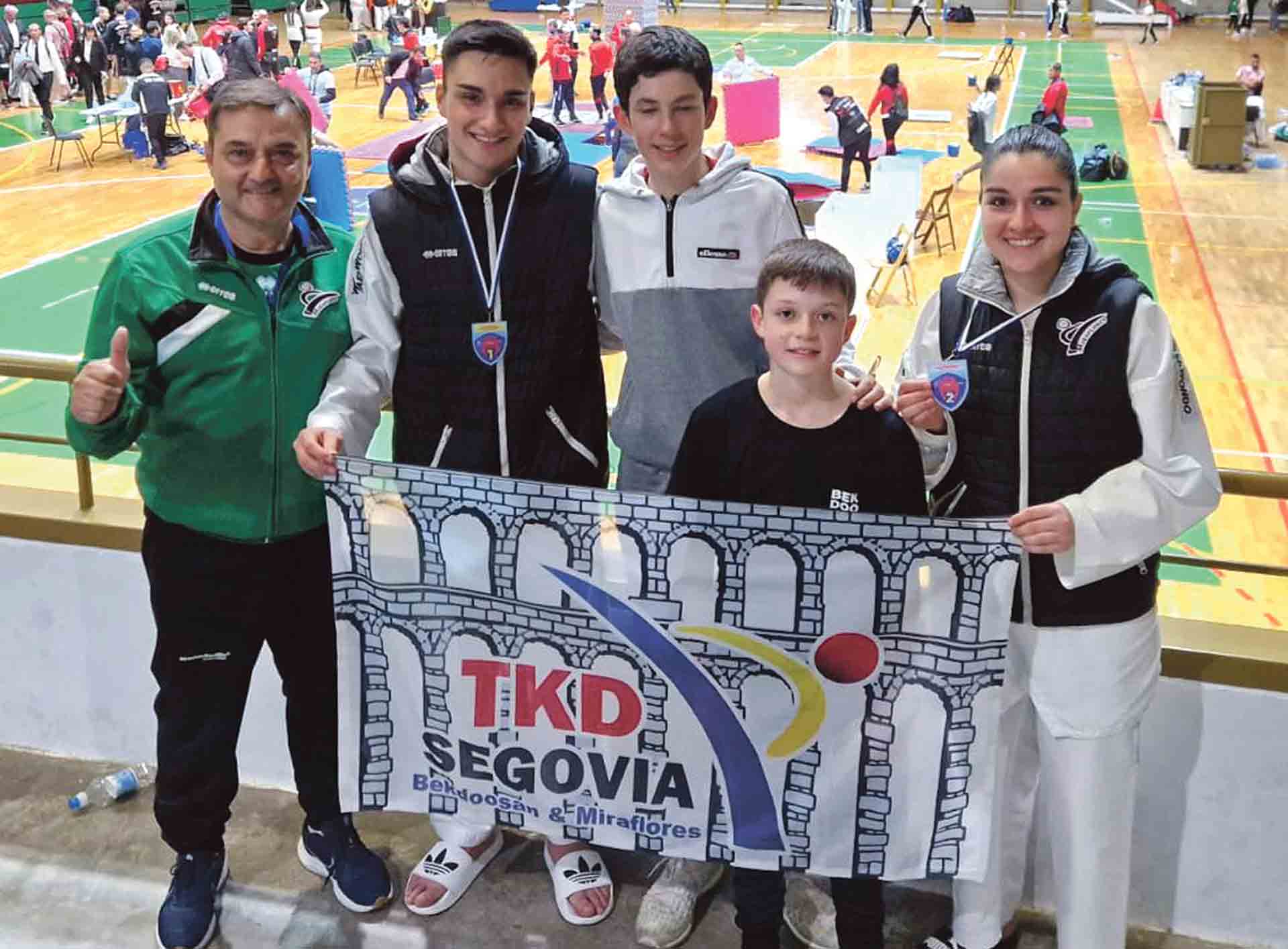 El equipo de competición del Miraflores-Bekdoosan en Plasencia./ E.A.