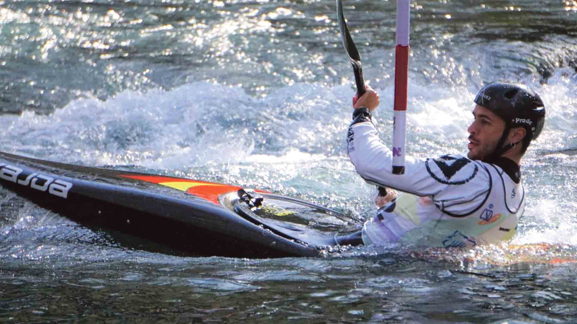 Darío Cuesta superando una puerta de remonte./ E.A.
