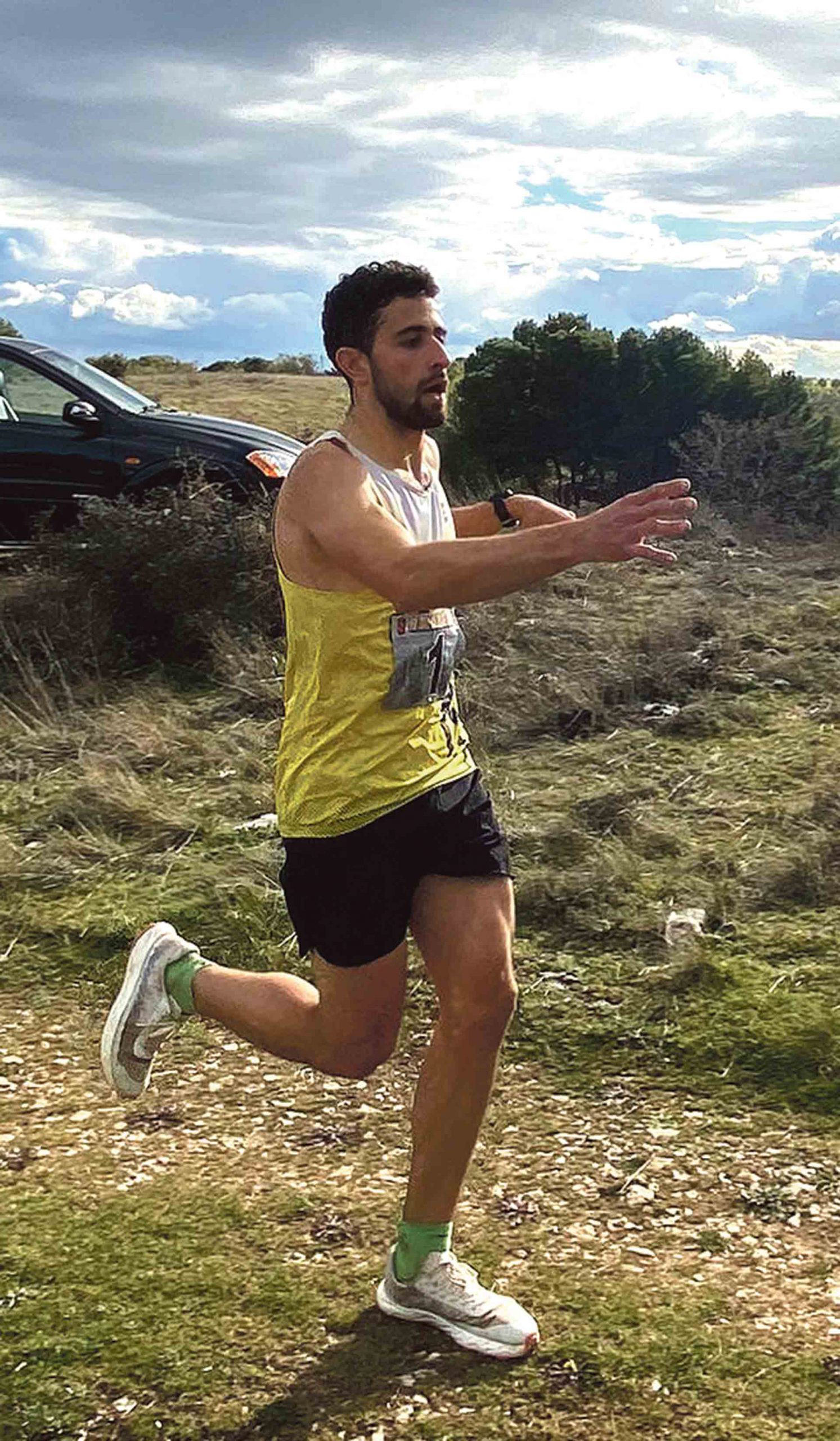 Darío Ajo Martín, en un momento de la carrera que tuvo su final en el Castillo de Íscar./ E.A.