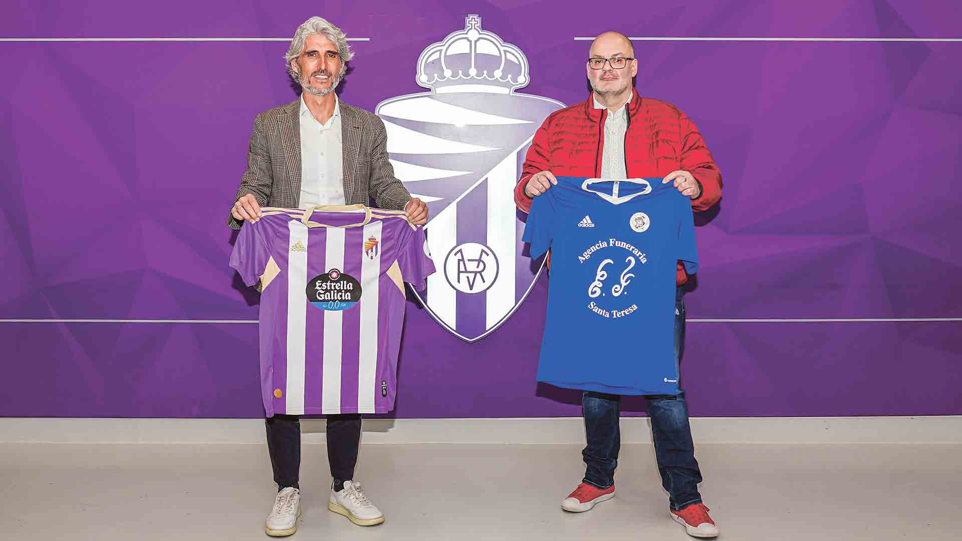 Diego López (i) y José Luis Fraile, tras la firma del convenio./ I. SOLA