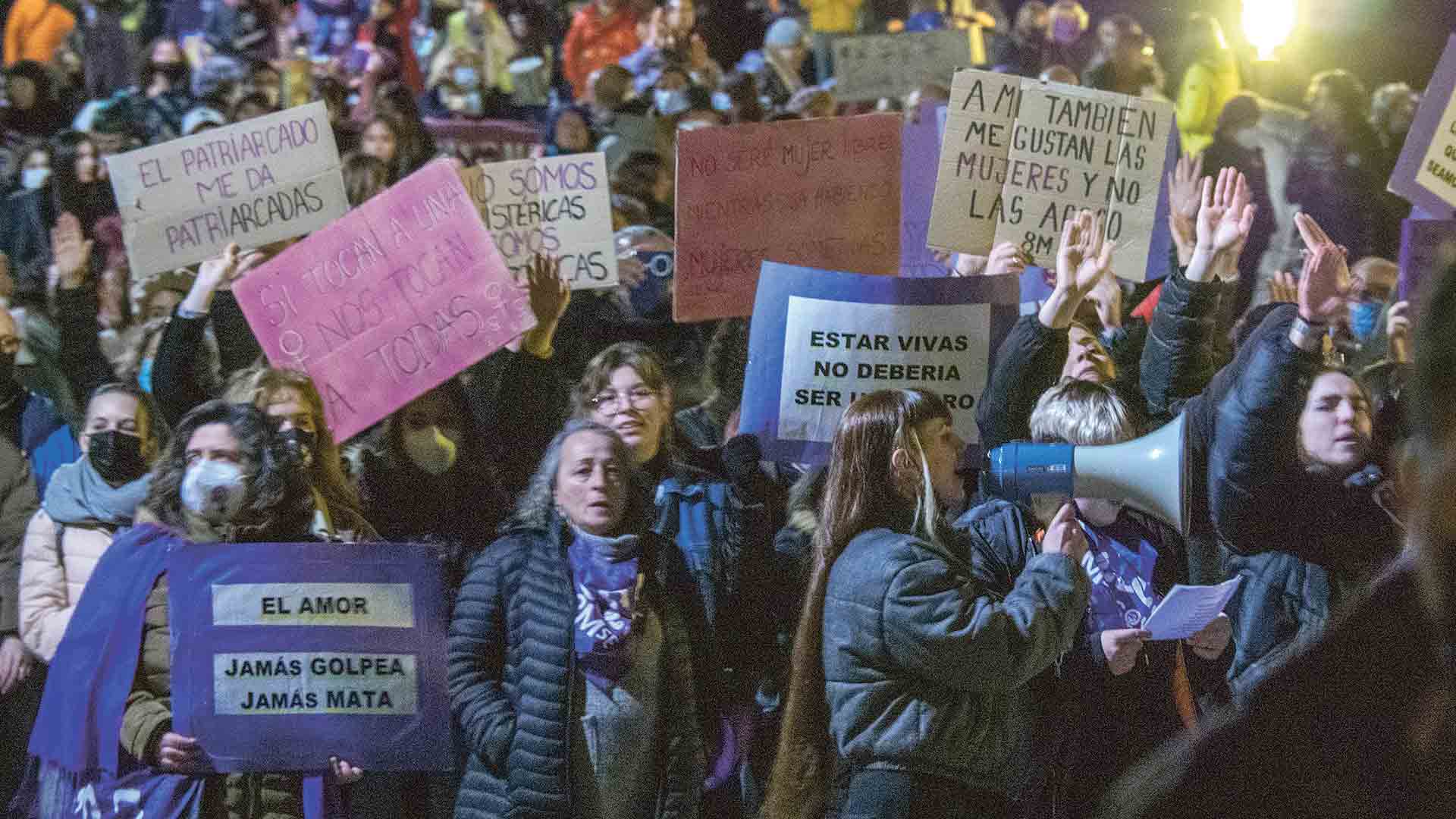 Concentración del 8-M, en una pasada edición en Segovia capital. / KAMARERO