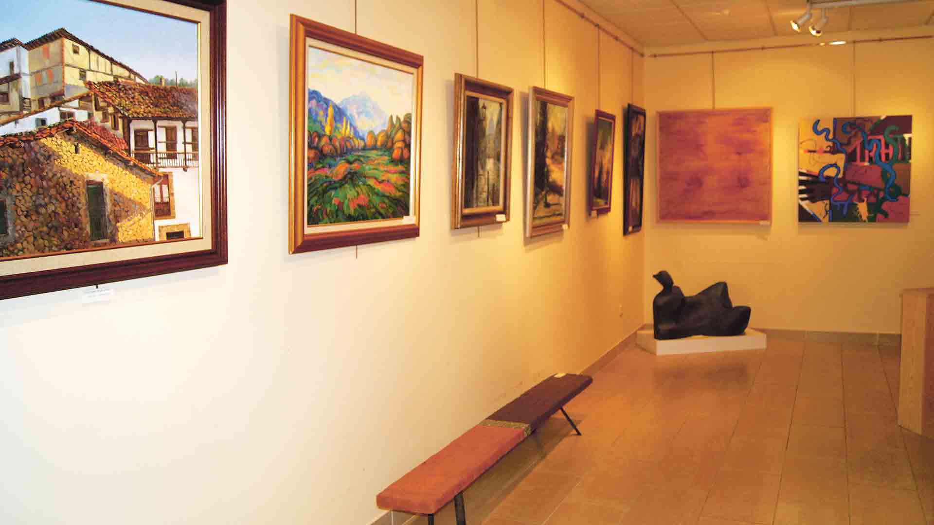 Entre los fondos de la pinacoteca sobresale la pintura pero también hay algunas esculturas. / FOTOGRAFÍAS: Ángel Pérez Dimas