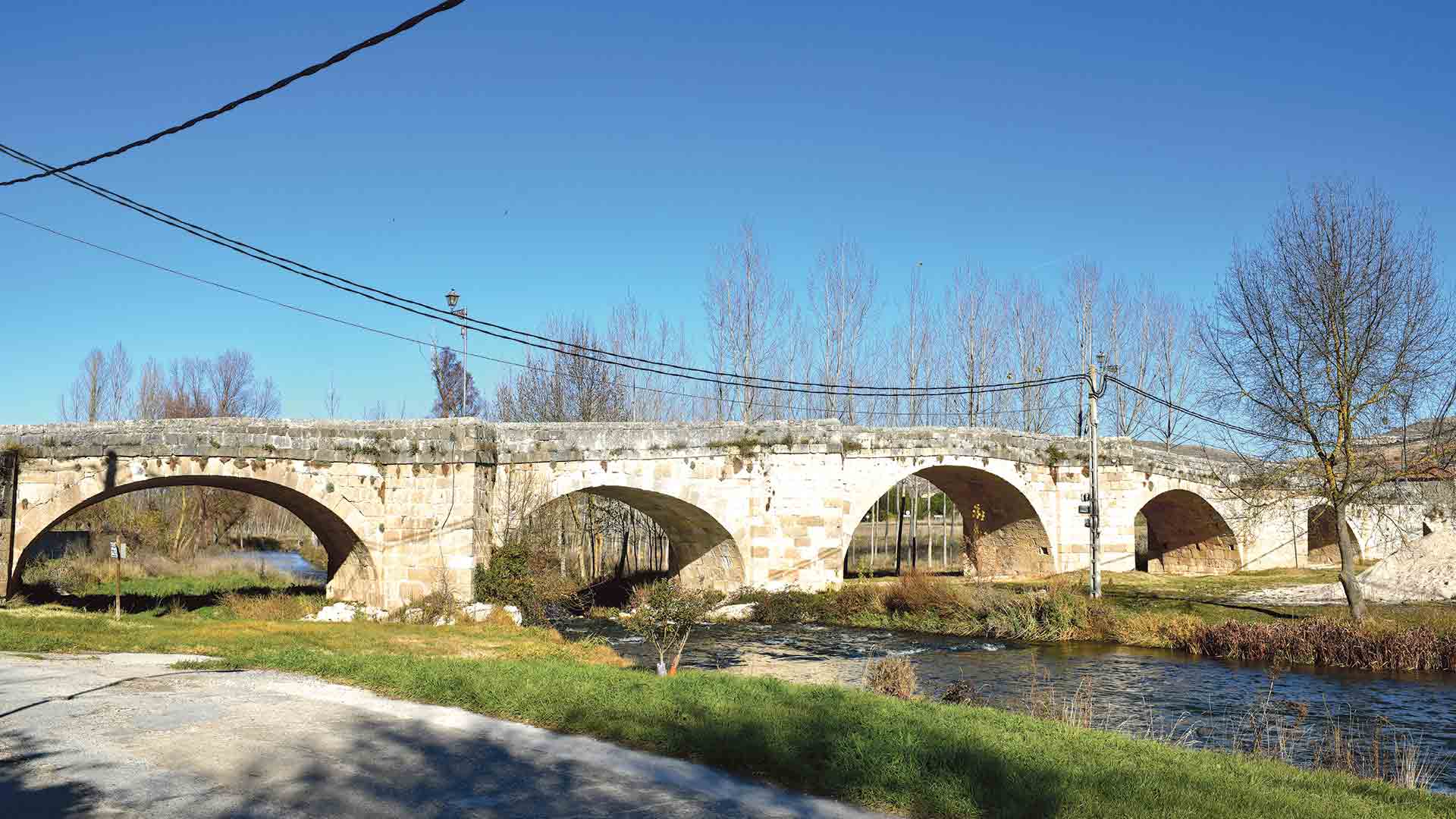 Foto de archivo. Puente sobre el río Duratón, en Fuentidueña.