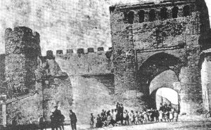 El día en que llegaron los deportes modernos a Segovia (III) 2 Partido de pelota en el sector preparado como frontón en las murallas de Coca. Heraldo Segoviano: 14-VI-1936.