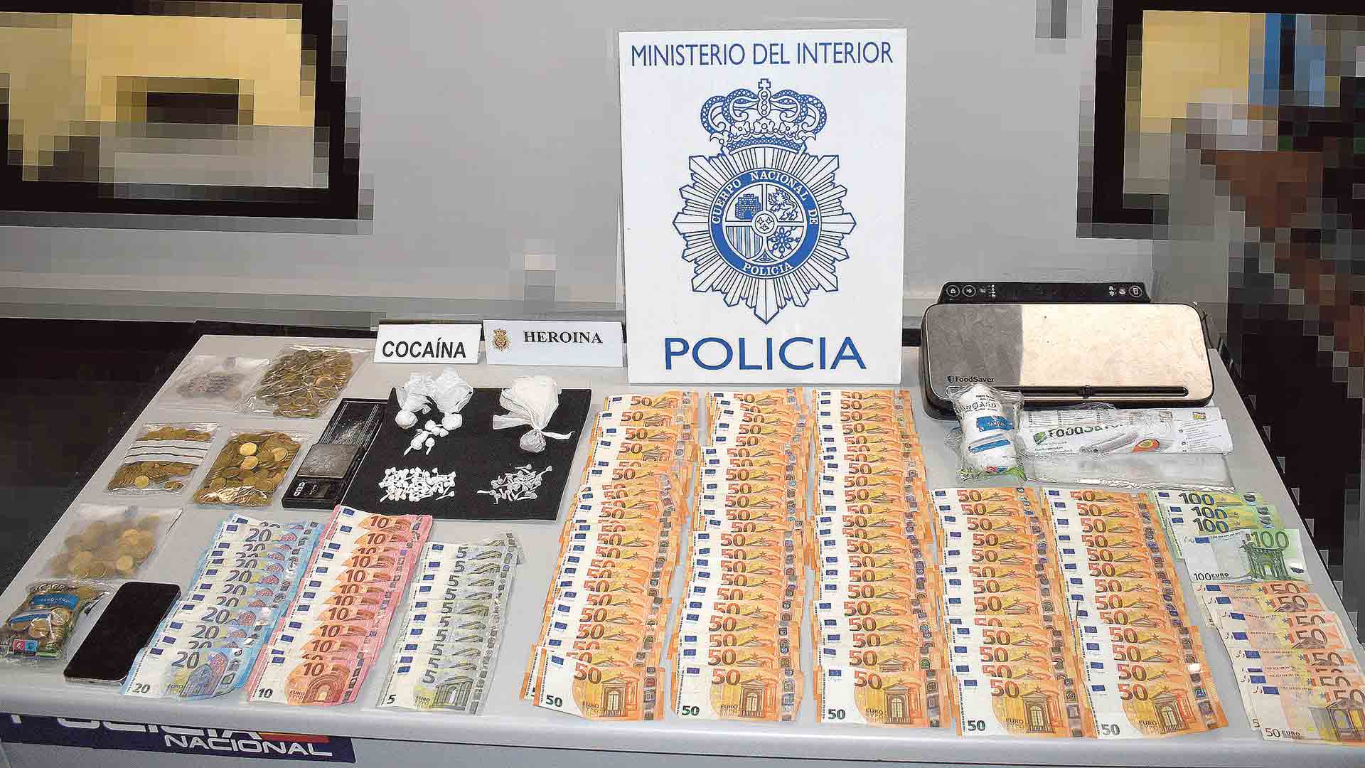 Incautación de dinero y droga el pasado mes de junio tras una operación con detenidos en el barrio de San Millán. / E. A.