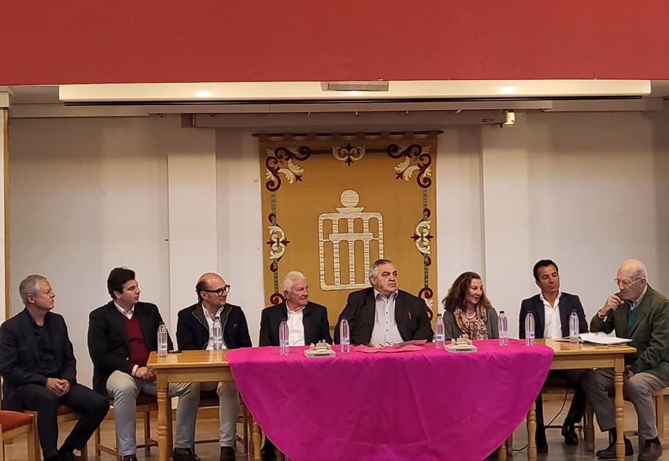 Coloquio de la Peña Taurina de Riaza, celebrado en el Centro Cultural de la villa. / PEÑA TAURINA DE RIAZA