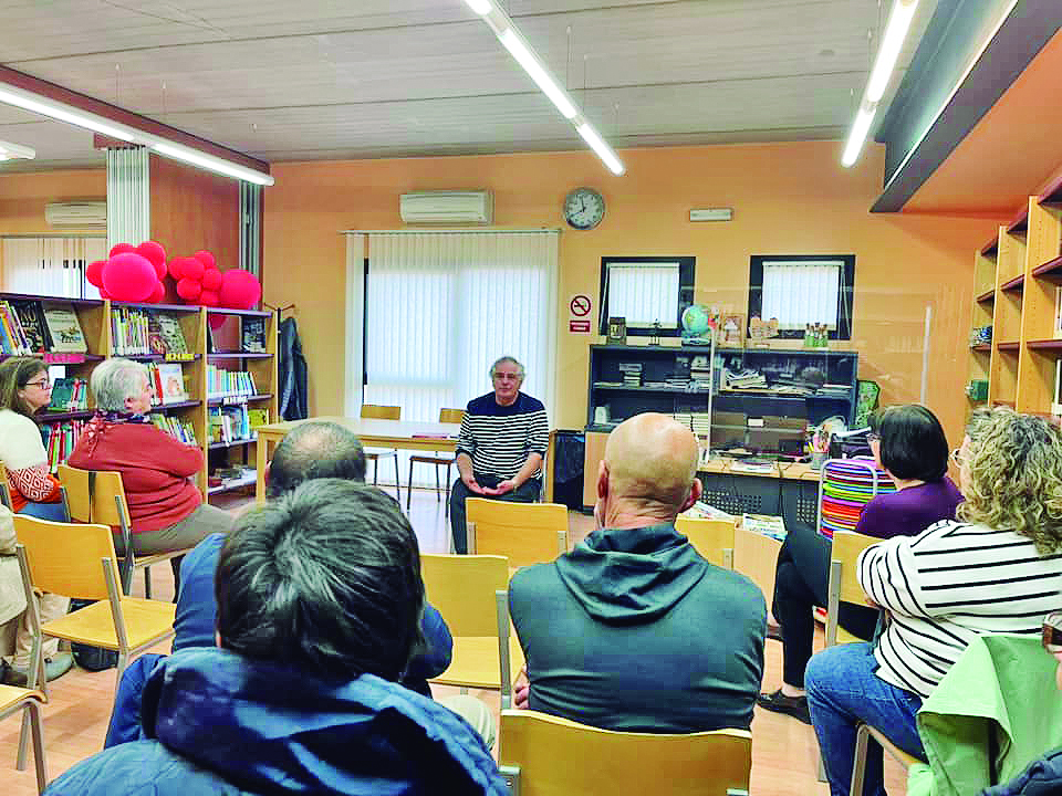 Presentación del libro en la biblioteca de Valverde.
