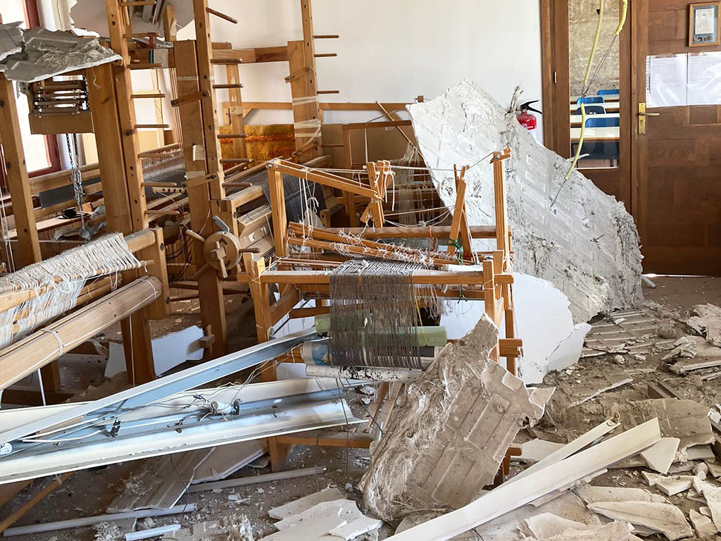 Techo desplomado en la Casa de los Picos.