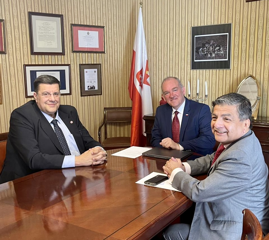 La sede se encuentra en Burgos, en el mismo lugar que el Consulado de Polonia.
