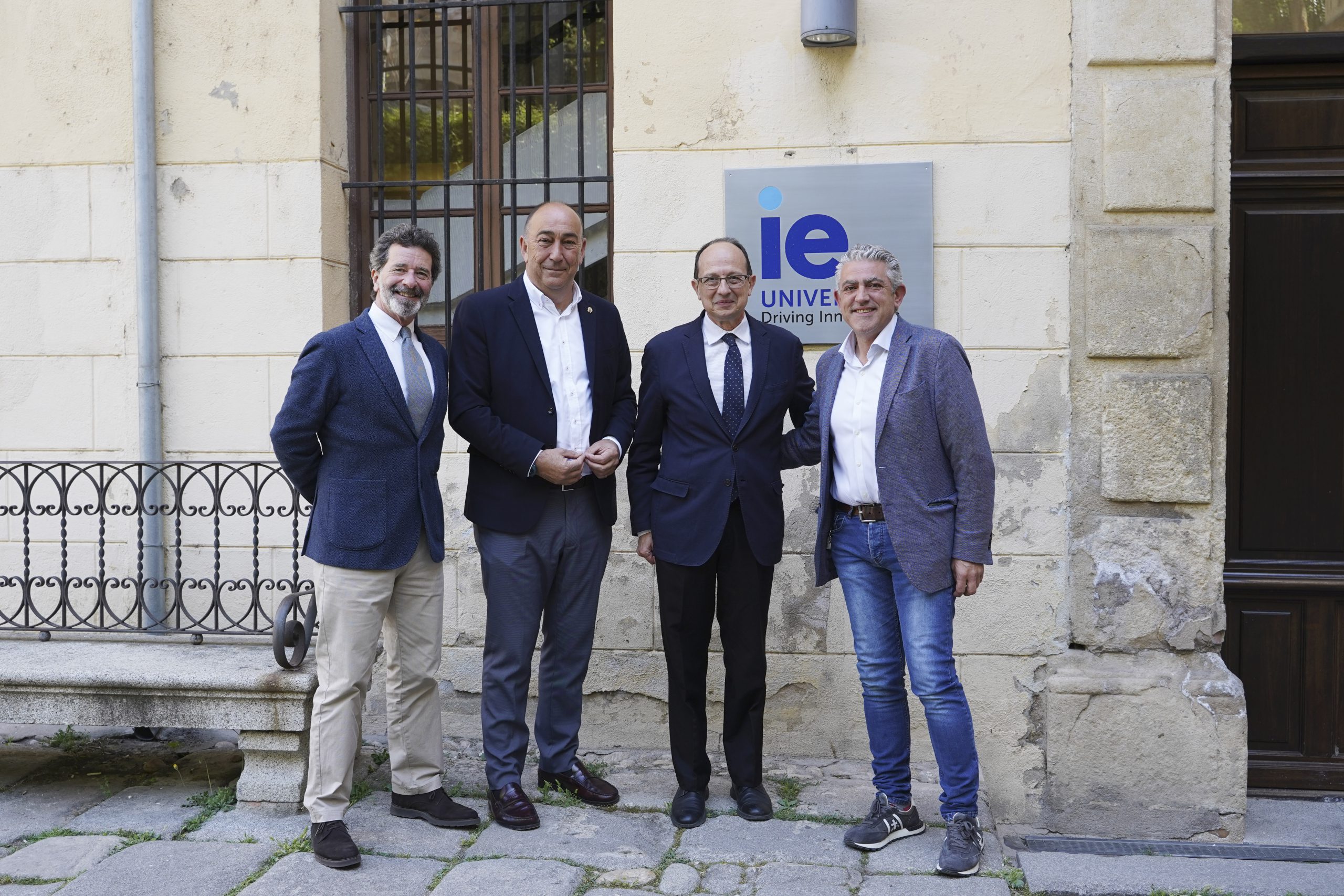 Los representantes de ambas instituciones, en el Campus.