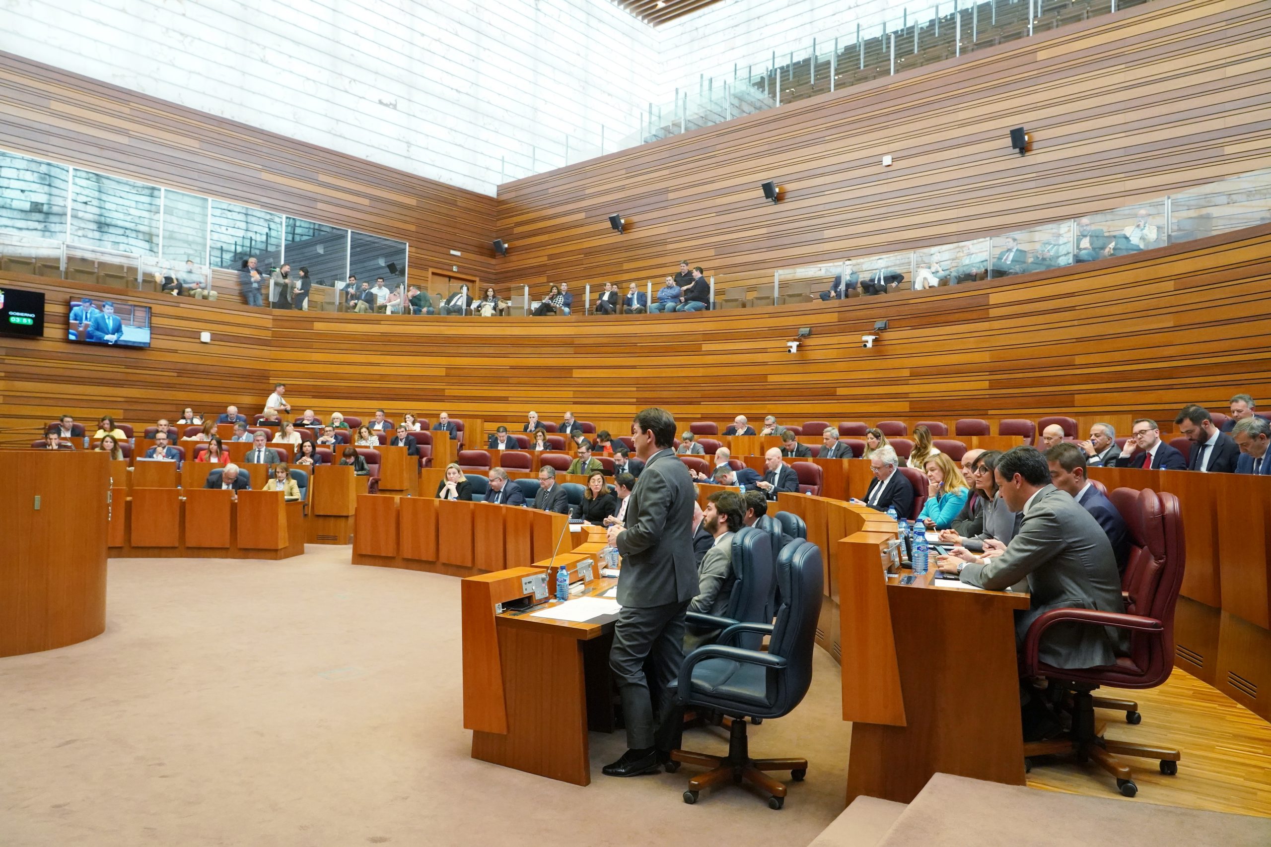 Sesión de Pleno ayer en las Cortes. / Miriam Chacón