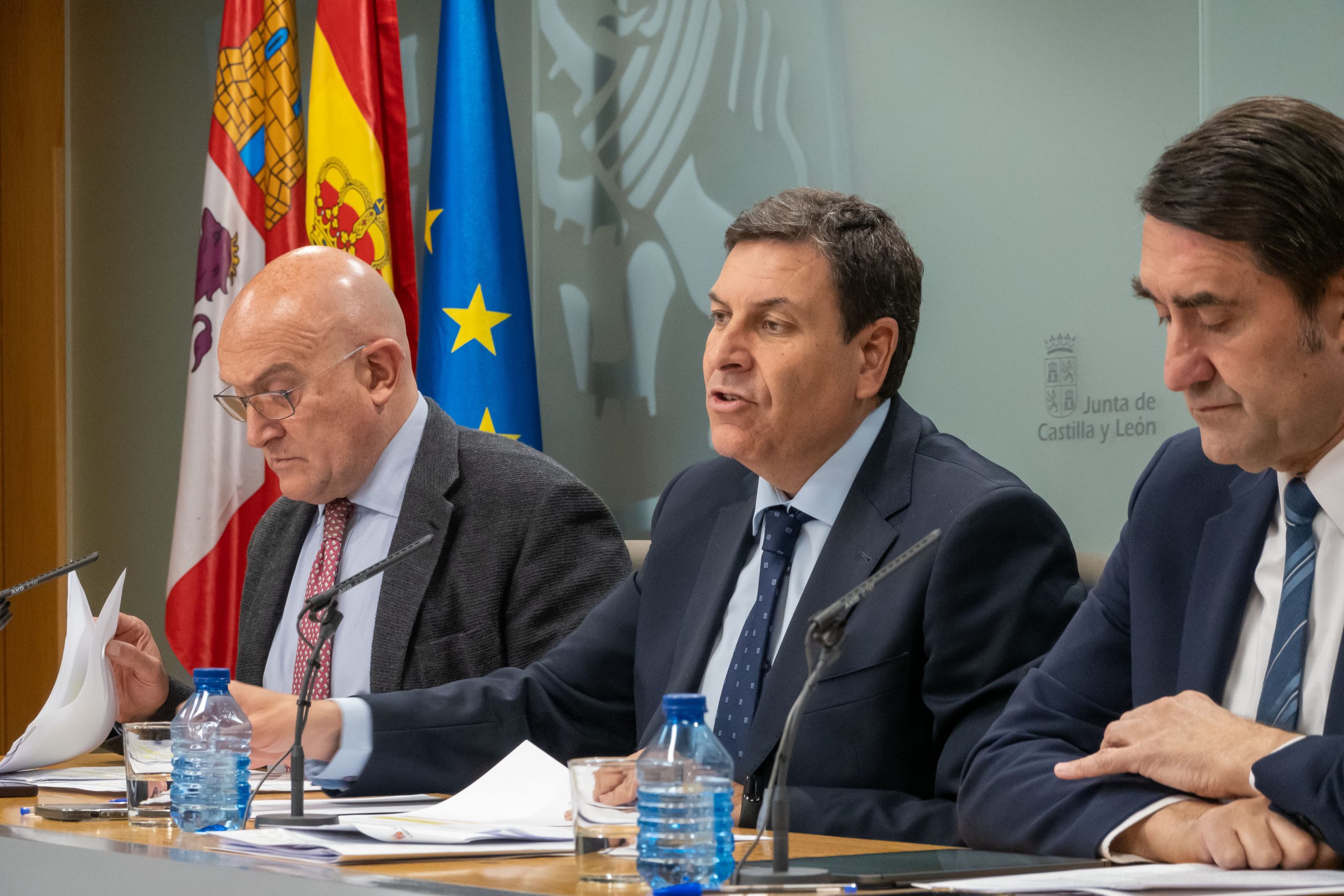 Carnero, Carriedo y Suárez-Quiñones informaron ayer de las decisiones tomadas en el Consejo de Gobierno. / Eduardo Margareto