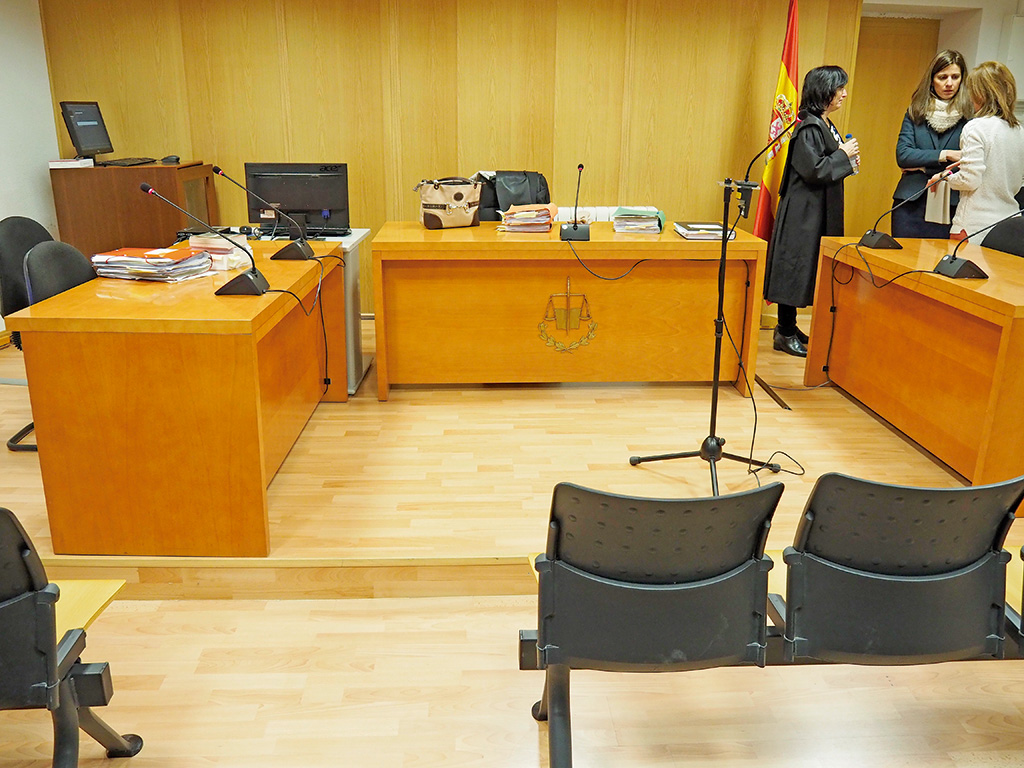Sala de vistas de un Juzgado de Segovia. KAMARERO.