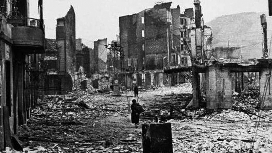 Guernica tras el ataque de la Legión Cóndor.