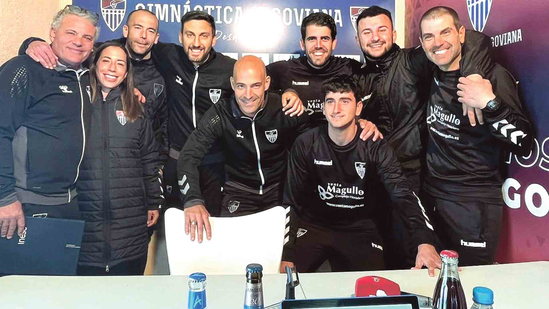 El cuerpo técnico de la Segoviana, en la rueda de prensa tras el encuentro ante el Atlético Paso./ G. SEGOVIANA