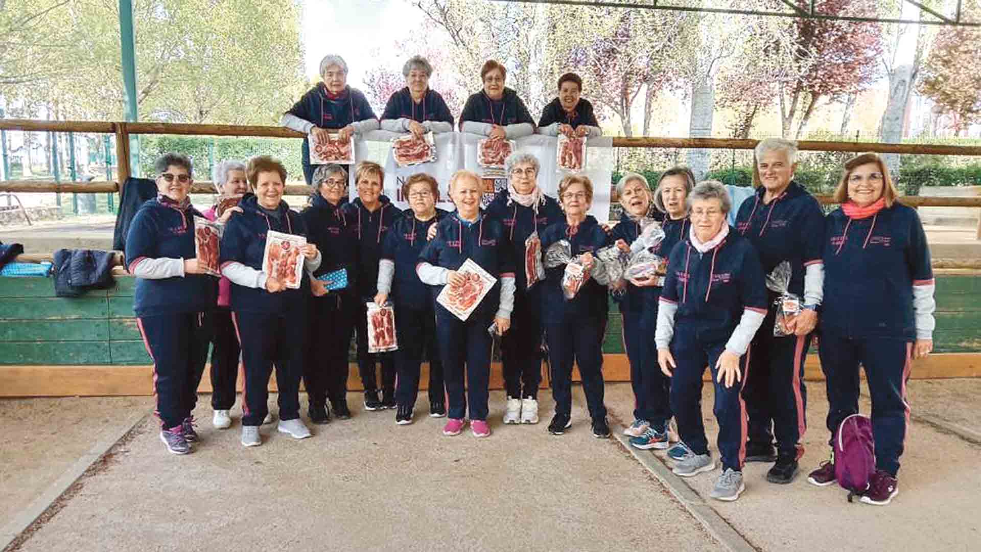 Integrantes del Club La Albuera en el Campeonato Primavera de Bolos./ EL ADELANTADO