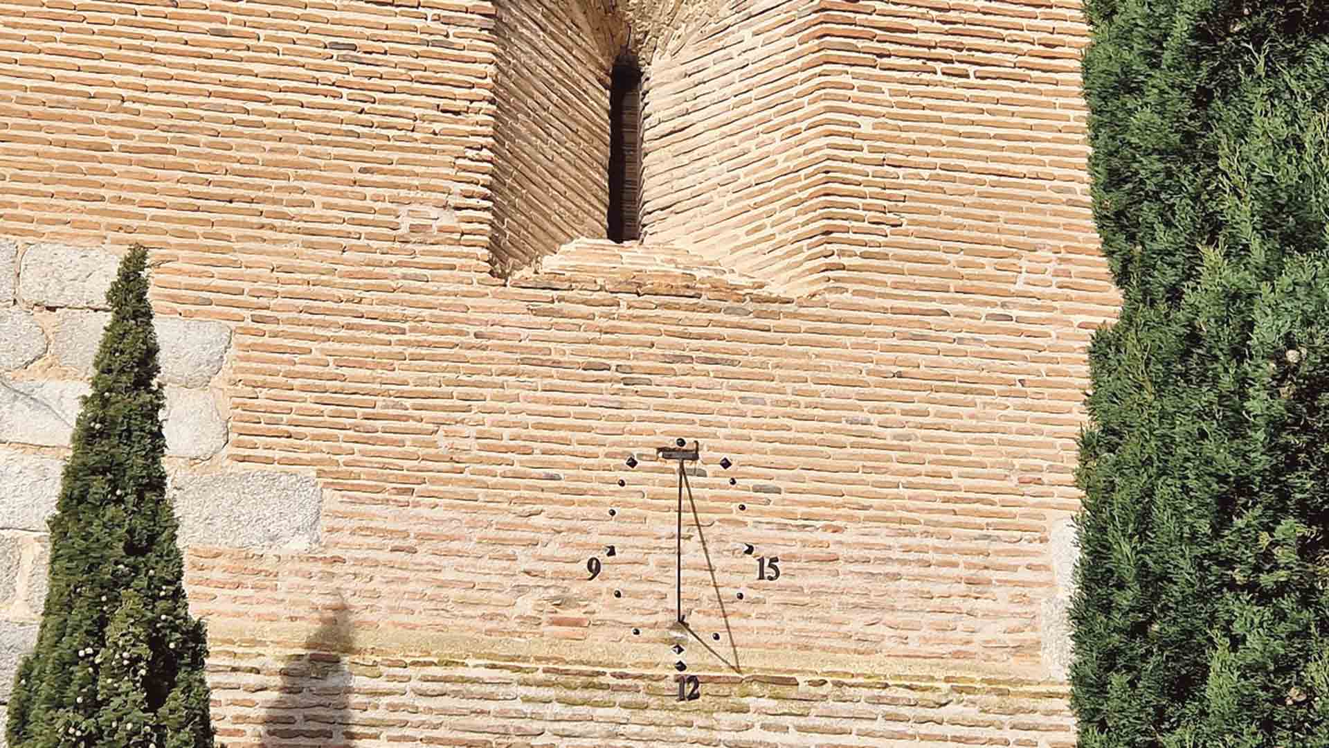 La fachada de la torre de la iglesia recién reformada.