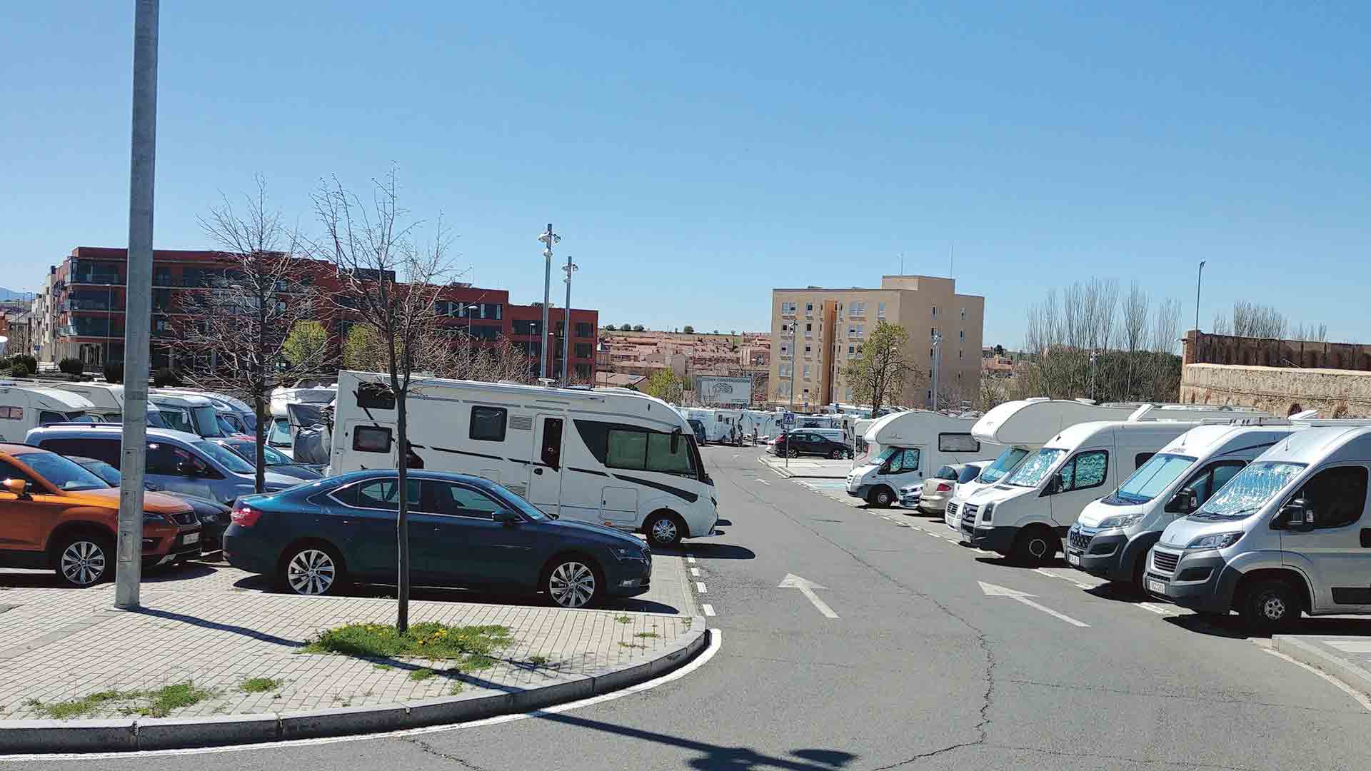 Vista del aparcamiento desde la zona de la avenida de Juan de Borbón. / E. A.