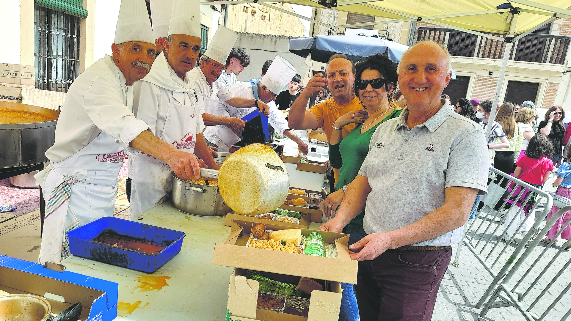 La Asociación de Cocineros de Segovia ha preparado más de 2.500 raciones del menú degustación de la feria. / Lourdes Matarranz